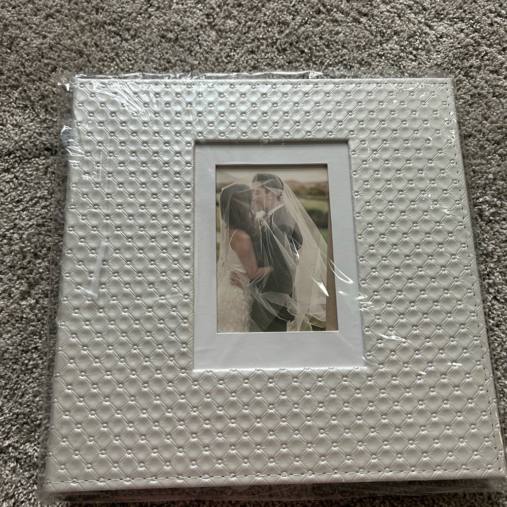 Elegant White Wedding Photo Album
